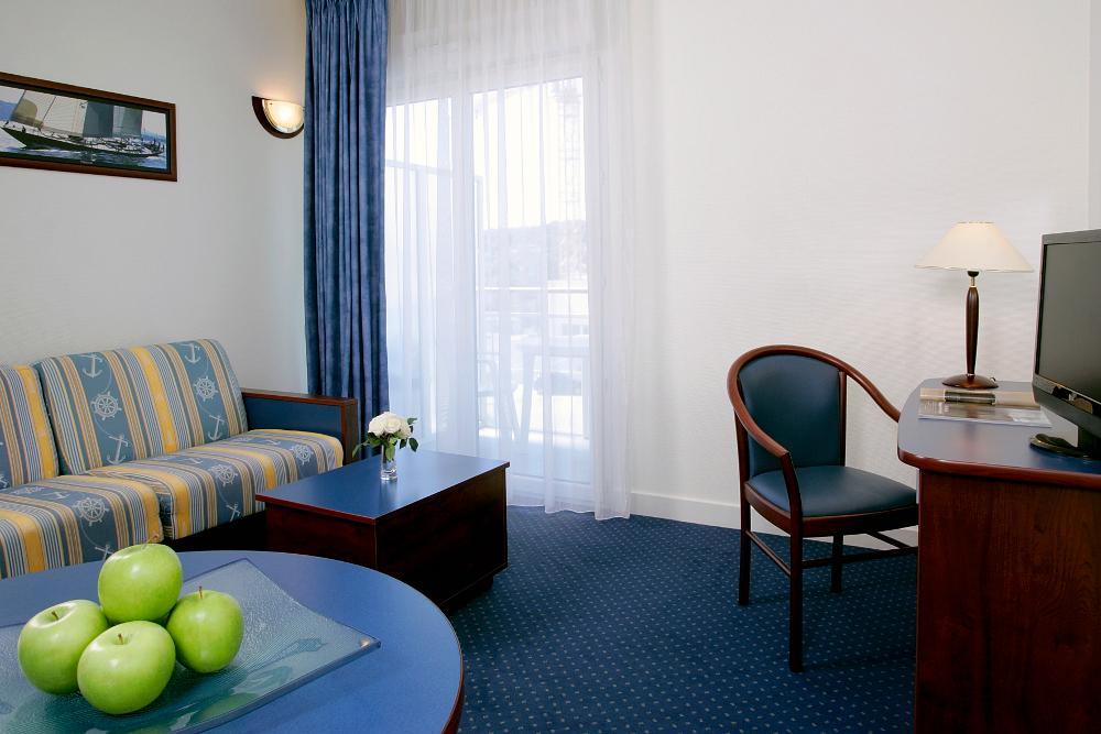 Terres De France - Appart'Hotel ラ・ロッシュ・ポゼ エクステリア 写真